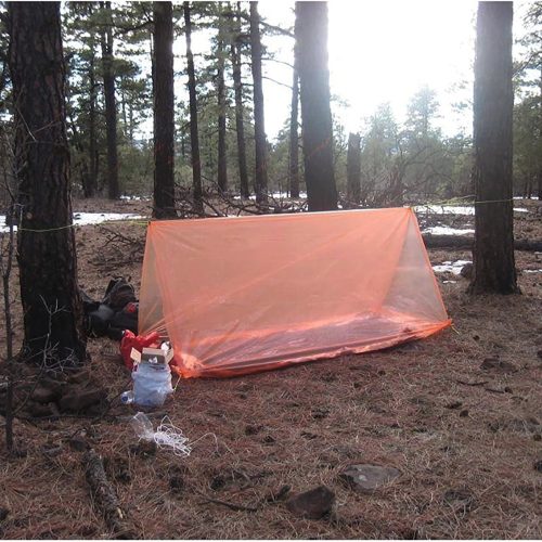 Alternative view of Tube tent, carpa de emergencia.
